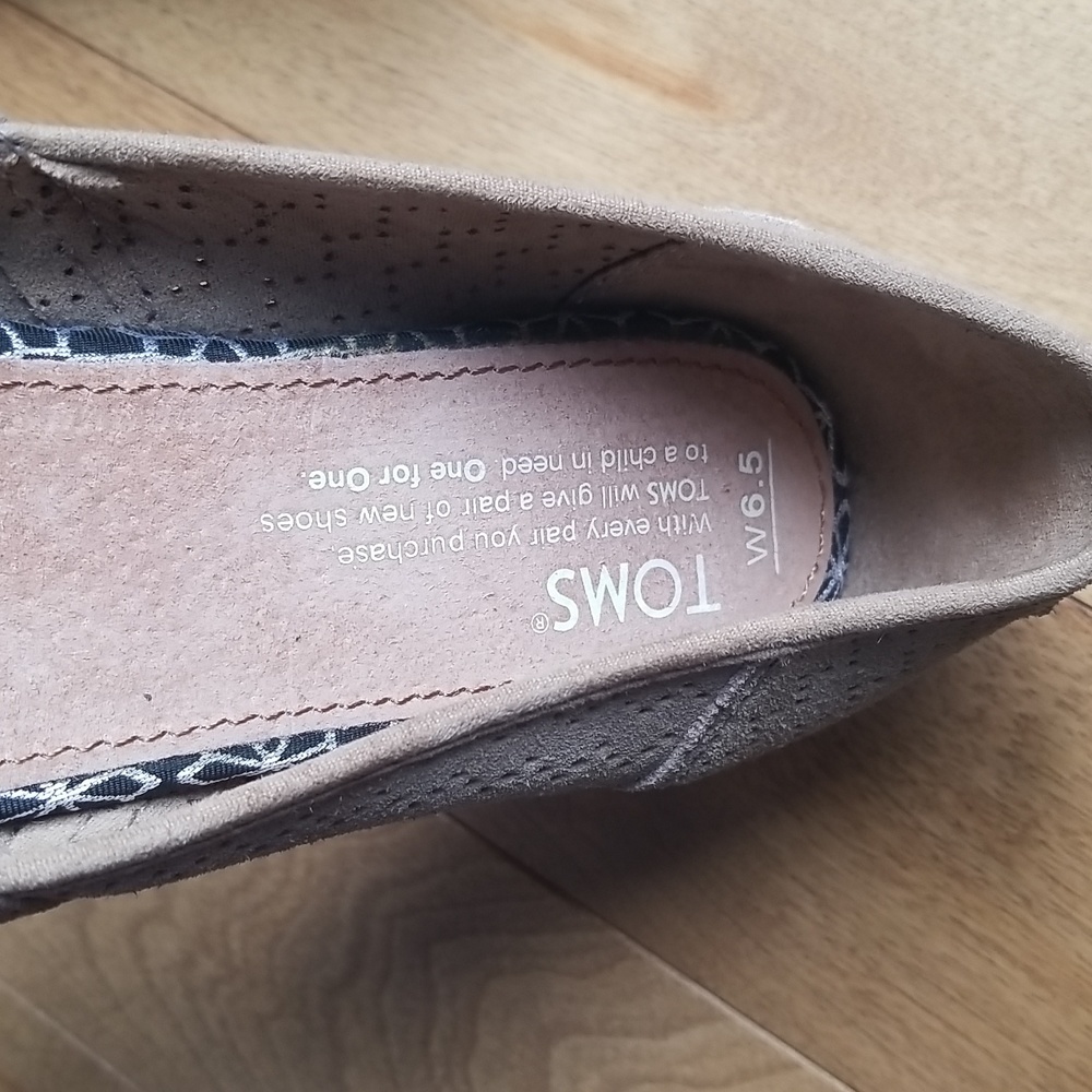 Toms size 6.5 Tan women's shoes - Picture 4 of 10